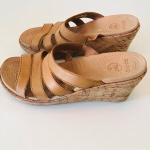 Crocs A Leigh Slip On Strappy Cork Wedge Heel Sandals Women’s 6 Tan Comfortable!